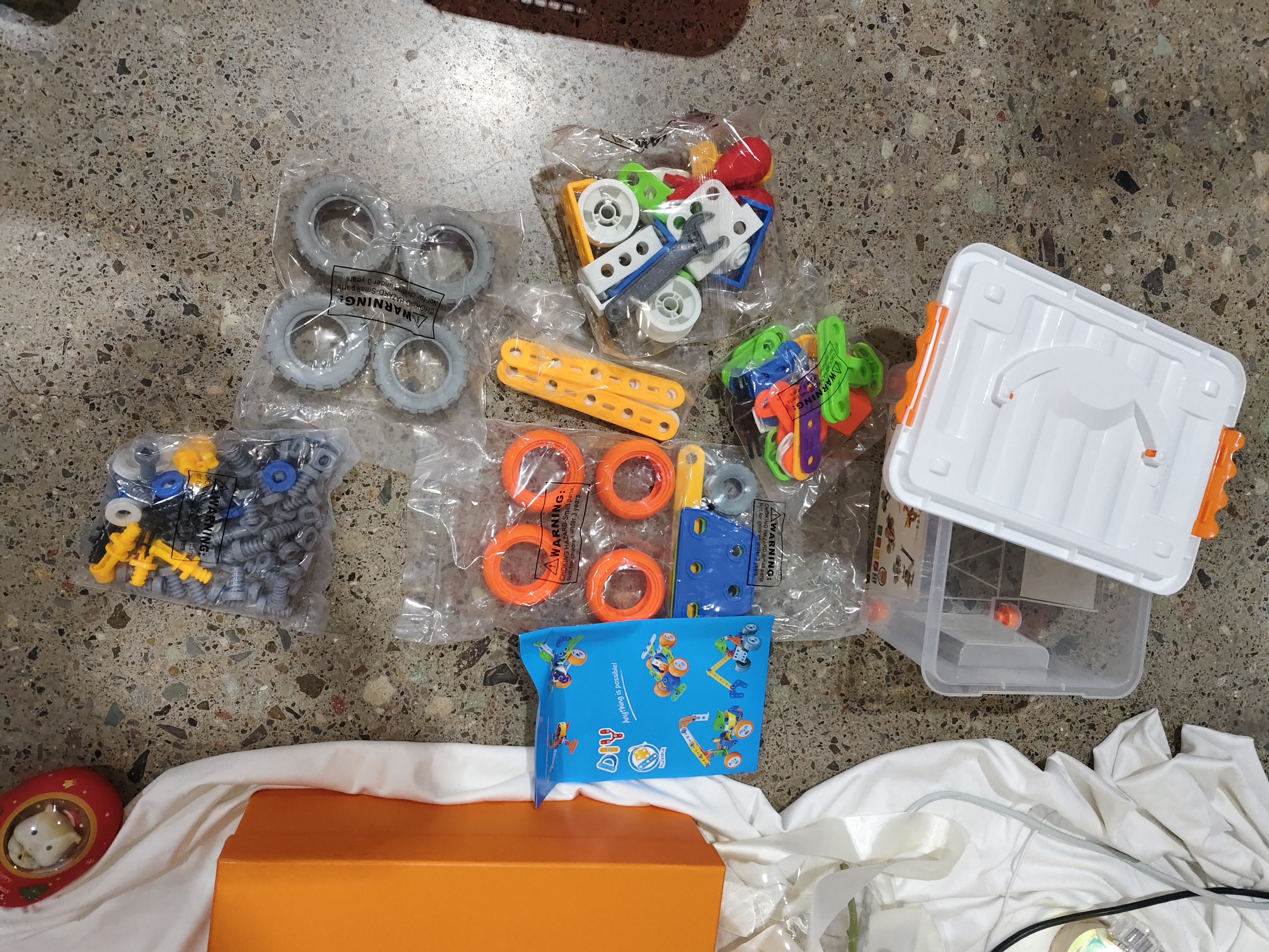 DIY Disassembly Soft Silicone Building Blocks Engineering Vehicle Robot Assembly Model Screw Tool Kit